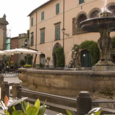 piazza-del-duomo-tuscania